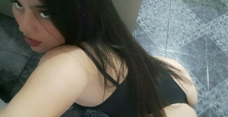 Naakte gelekte OnlyFans-foto van Nella71588
