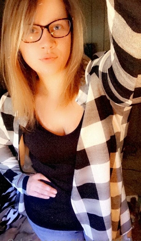 Naakte gelekte OnlyFans-foto van Thepandashow