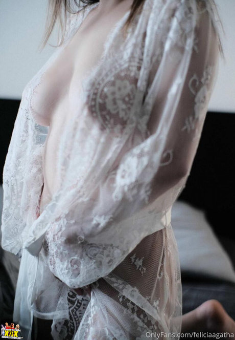 Naakte gelekte OnlyFans-foto van Felicia Agatha