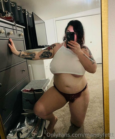 Naakte gelekte OnlyFans-foto van Mandyfettt
