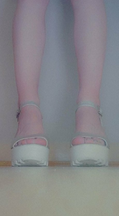 Naakte gelekte OnlyFans-foto van Gingergiantess