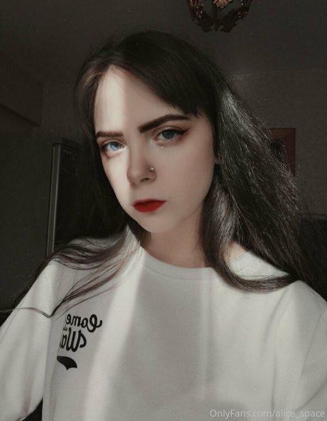 Naakte gelekte OnlyFans-foto van Alicespace