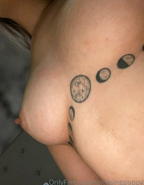Naakte gelekte OnlyFans-foto van Pleasingpoppy