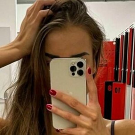 Naakte gelekte OnlyFans-foto van Krlnj