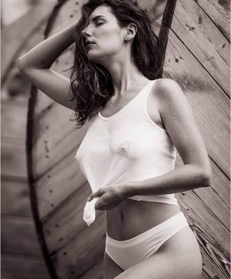 Naakte gelekte OnlyFans-foto van Jiwa Raga