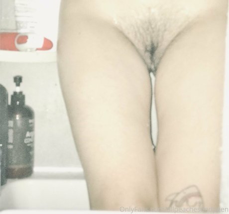 Naakte gelekte OnlyFans-foto van Peachcreamzzz