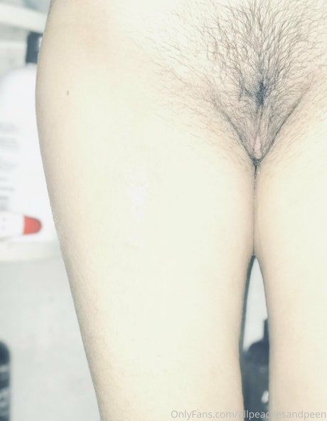 Naakte gelekte OnlyFans-foto van Peachcreamzzz