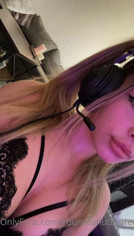 Naakte gelekte OnlyFans-foto van Yourpeanutbuttercup