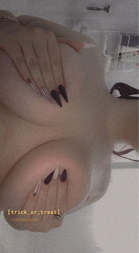 Naakte gelekte OnlyFans-foto van Ravenminxxx