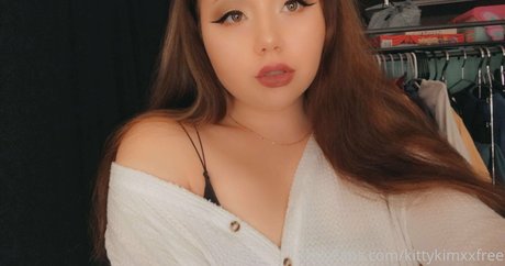 Naakte gelekte OnlyFans-foto van Kittykimxxfree