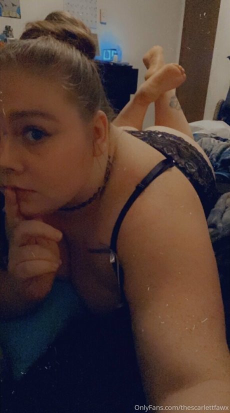 Naakte gelekte OnlyFans-foto van Thescarlettfawx