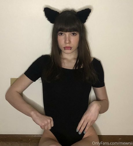 Naakte gelekte OnlyFans-foto van Mewnii