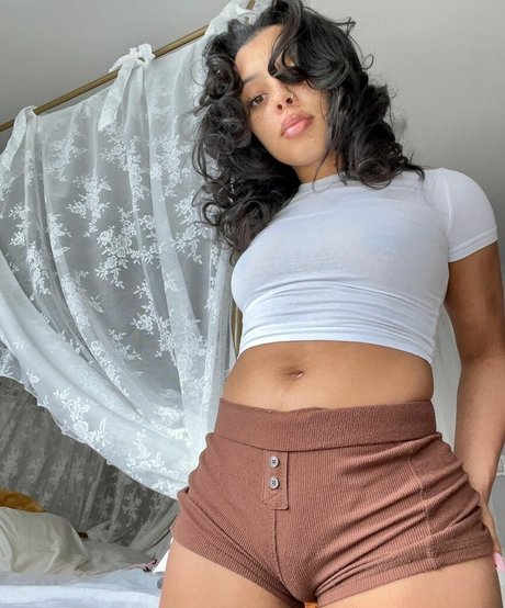 Naakte gelekte OnlyFans-foto van Payurqueen