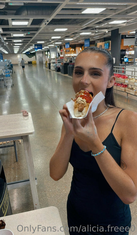 Naakte gelekte OnlyFans-foto van Aliciafreee0