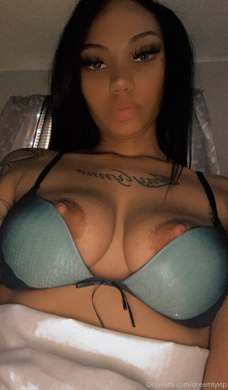 Naakte gelekte OnlyFans-foto van Dreamty