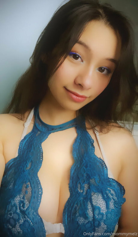 Naakte gelekte OnlyFans-foto van Mommymelz
