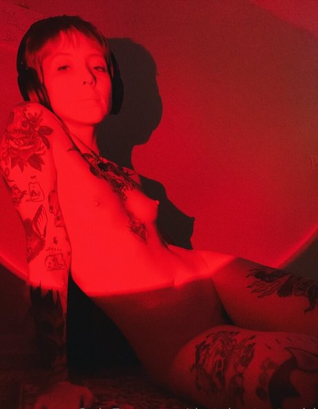 Naakte gelekte OnlyFans-foto van Thatshortcutegirl