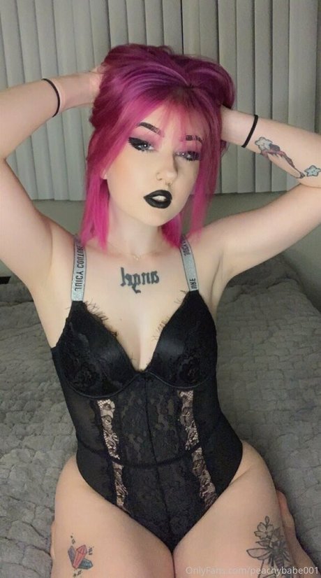 Naakte gelekte OnlyFans-foto van Peachybabe001