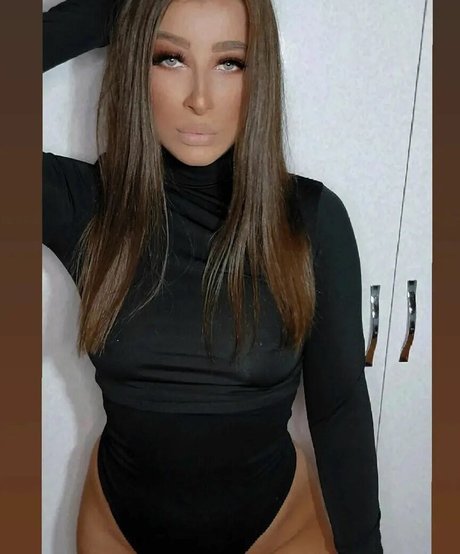 Naakte gelekte OnlyFans-foto van Roxanasilvanasandu