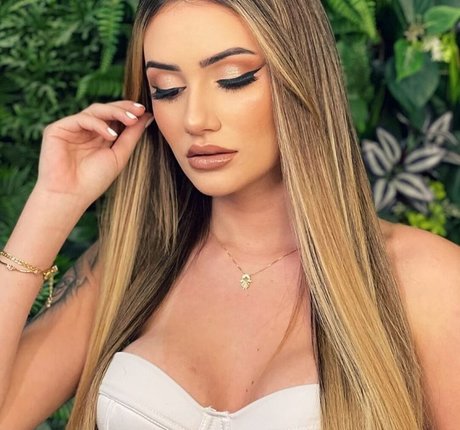 Naakte gelekte OnlyFans-foto van Vivi Marcon