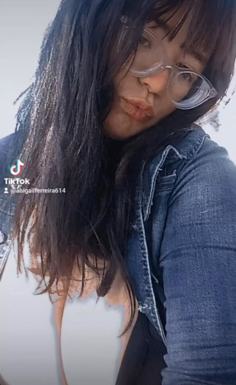 Naakte gelekte OnlyFans-foto van Abigail Ferreira