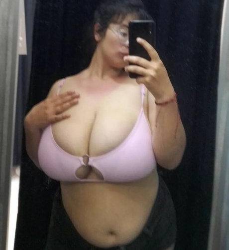 Naakte gelekte OnlyFans-foto van Abigail Ferreira