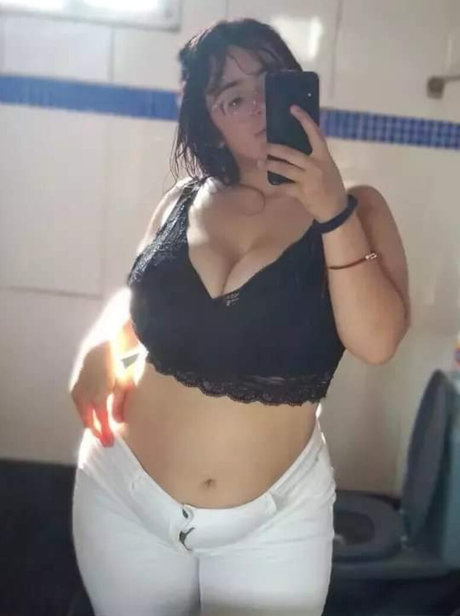 Naakte gelekte OnlyFans-foto van Abigail Ferreira