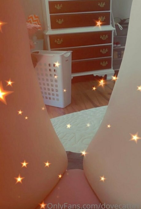 Naakte gelekte OnlyFans-foto van Dovecattiri