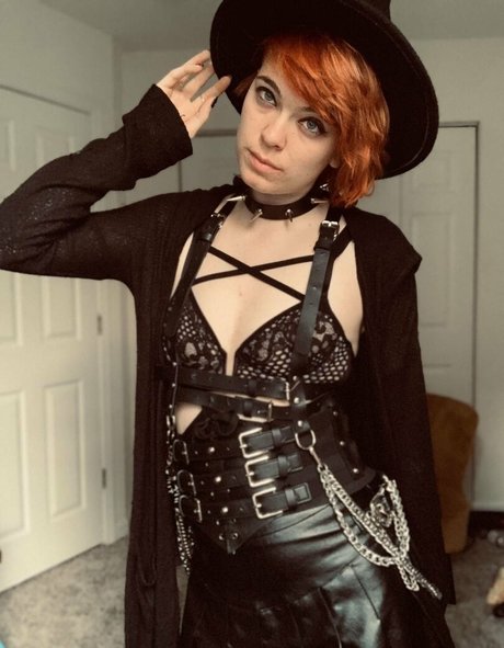 Naakte gelekte OnlyFans-foto van Naughtylittlekitten93