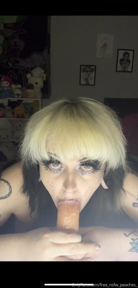 Free_nsfw_peaches_