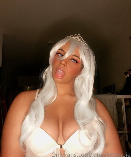 Naakte gelekte OnlyFans-foto van Kinkykittenpie
