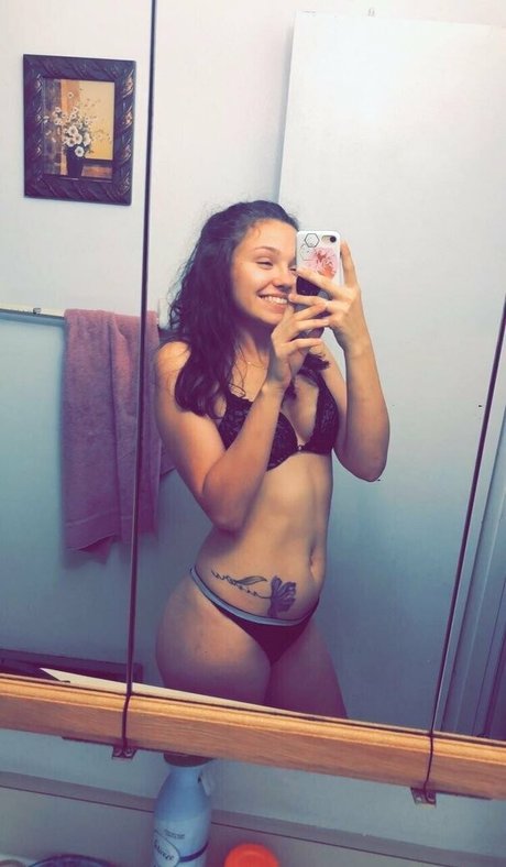 Naakte gelekte OnlyFans-foto van Tinabeeeean