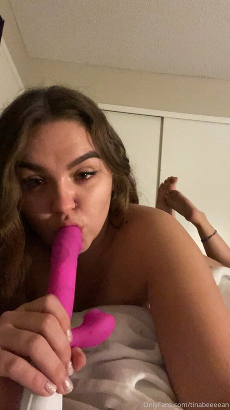 Naakte gelekte OnlyFans-foto van Tinabeeeean