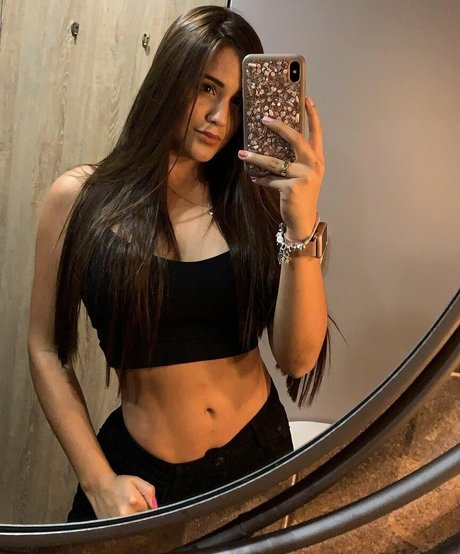 Naakte gelekte OnlyFans-foto van Daniela Velez