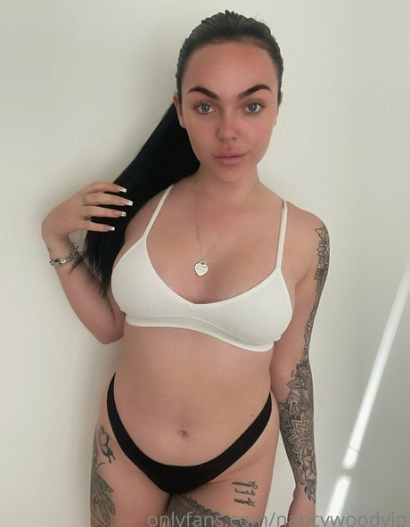 Naakte gelekte OnlyFans-foto van Itsnancywoodfree