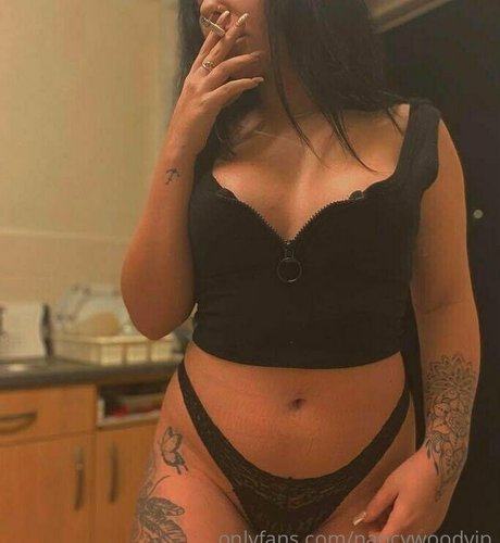 Naakte gelekte OnlyFans-foto van Itsnancywoodfree