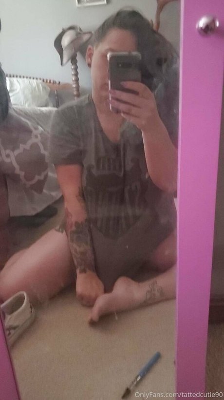 Naakte gelekte OnlyFans-foto van Tattedcutie90
