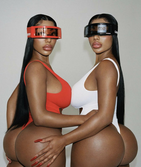 Naakte gelekte OnlyFans-foto van Theclermonttwins