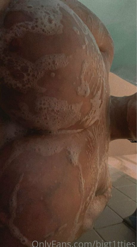 Naakte gelekte OnlyFans-foto van Bigt1tties