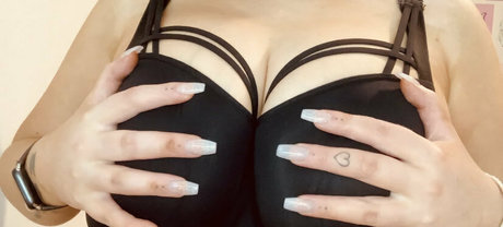 Naakte gelekte OnlyFans-foto van Thrilllhoefree
