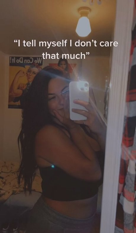 Naakte gelekte OnlyFans-foto van Kenzie G