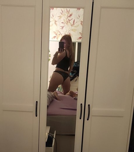 Naakte gelekte OnlyFans-foto van Gemiky