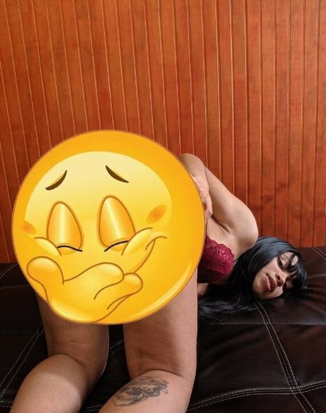 Naakte gelekte OnlyFans-foto van Thami