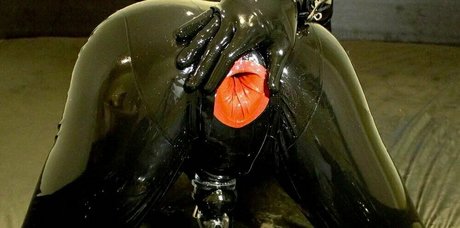 Naakte gelekte OnlyFans-foto van Rubberbuns