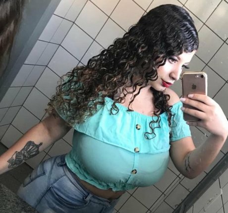 Naakte gelekte OnlyFans-foto van Ashley Alves