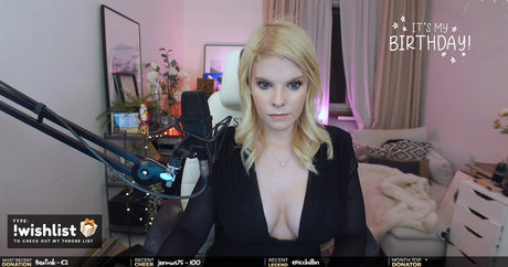 Naakte gelekte OnlyFans-foto van Swebliss