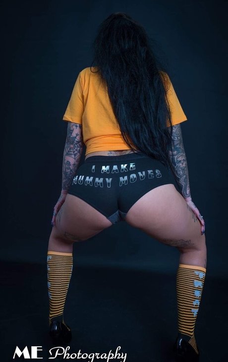 Naakte gelekte OnlyFans-foto van Angelvicious