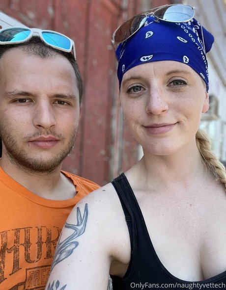 Naakte gelekte OnlyFans-foto van Naughtyvettech