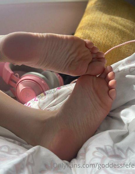 Naakte gelekte OnlyFans-foto van Goddessfefe