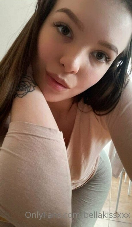 Naakte gelekte OnlyFans-foto van Bellakissxxx